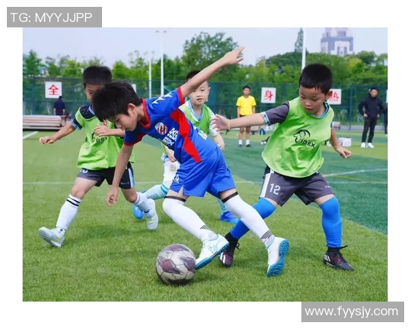 踢足球明星的激情与荣耀在绿茵场上的绚丽画卷 踢足球明星的激情与荣耀在绿茵场上的绚丽画卷