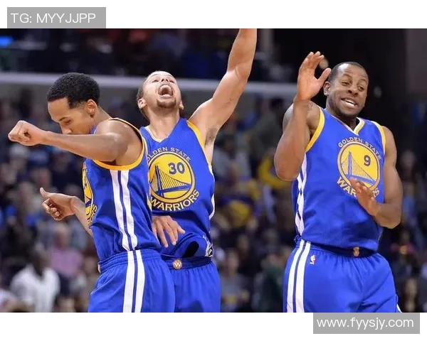 勇士横扫骑士以四比零完胜夺冠展现无与伦比的团队实力与决胜时刻的绝对统治力